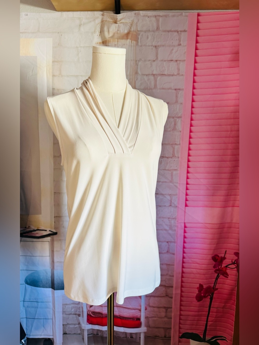 Anne Klein Cream Sleeveless V-Neck Blouse